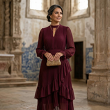 Mariana - Vestido Plissado com Mangas Fluídas e Folhos Assimétricos