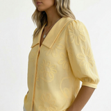 Alice - Blusa Romântica com Bordados de Margaridas