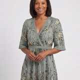Elga – Vestido longo florido com decote em V