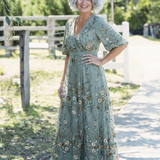 Elga – Vestido longo florido com decote em V